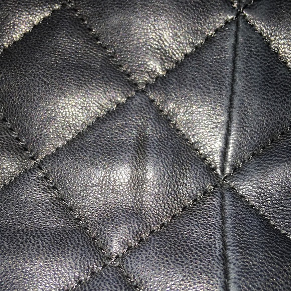 💕DKNY Donna Karen New York Black Quilted Small Shoulder Bag - Picture 9 of 12